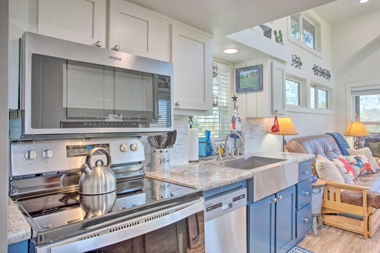 Cozy Mckinney Tiny Home With Porch And Fire Pit! エクステリア 写真