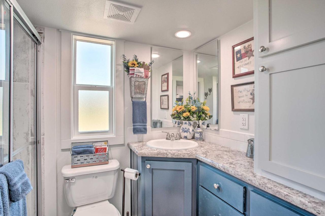 Cozy Mckinney Tiny Home With Porch And Fire Pit! エクステリア 写真